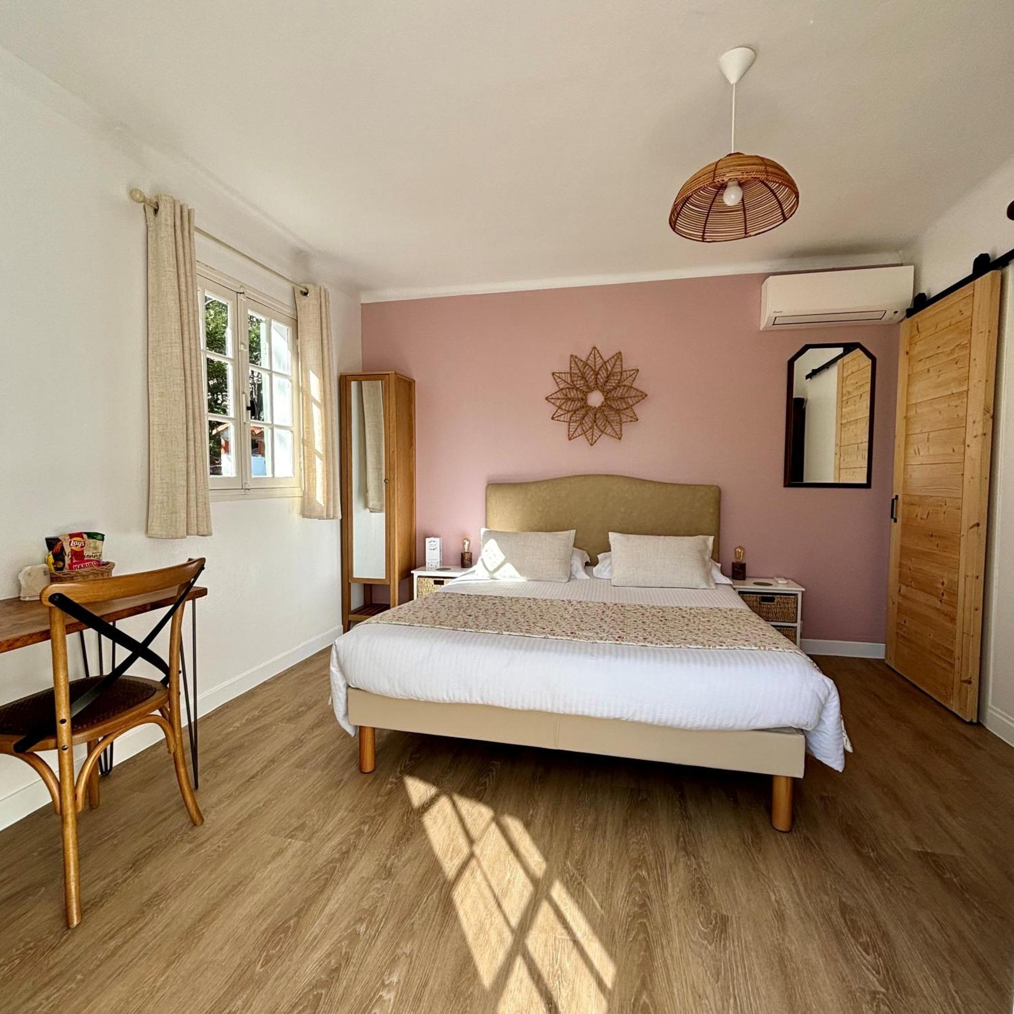 Mas Djoliba Hotel อองทีบส์ ห้อง รูปภาพ