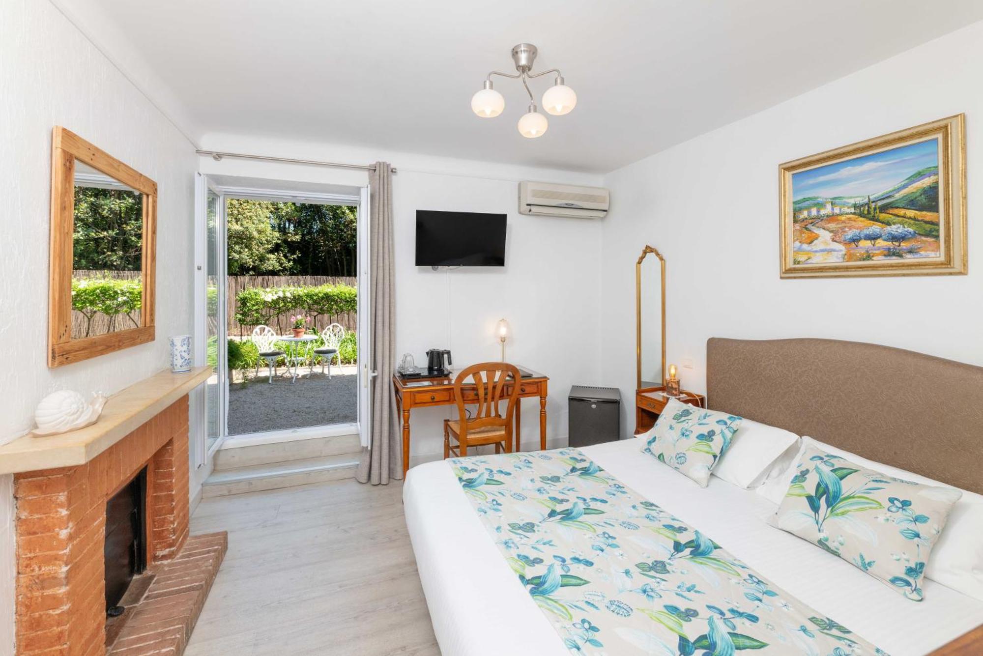 Mas Djoliba Hotel อองทีบส์ ภายนอก รูปภาพ
