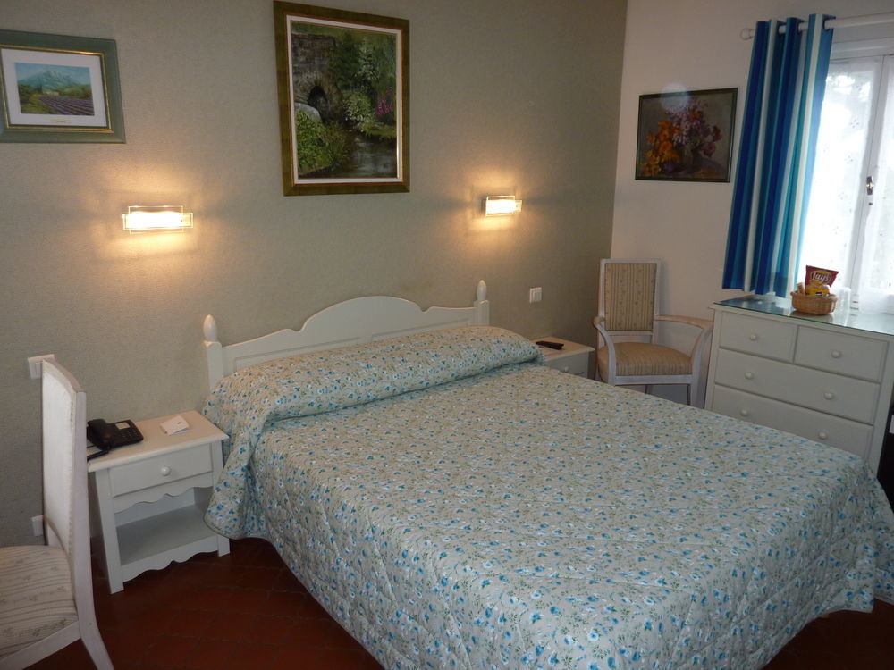 Mas Djoliba Hotel อองทีบส์ ภายนอก รูปภาพ