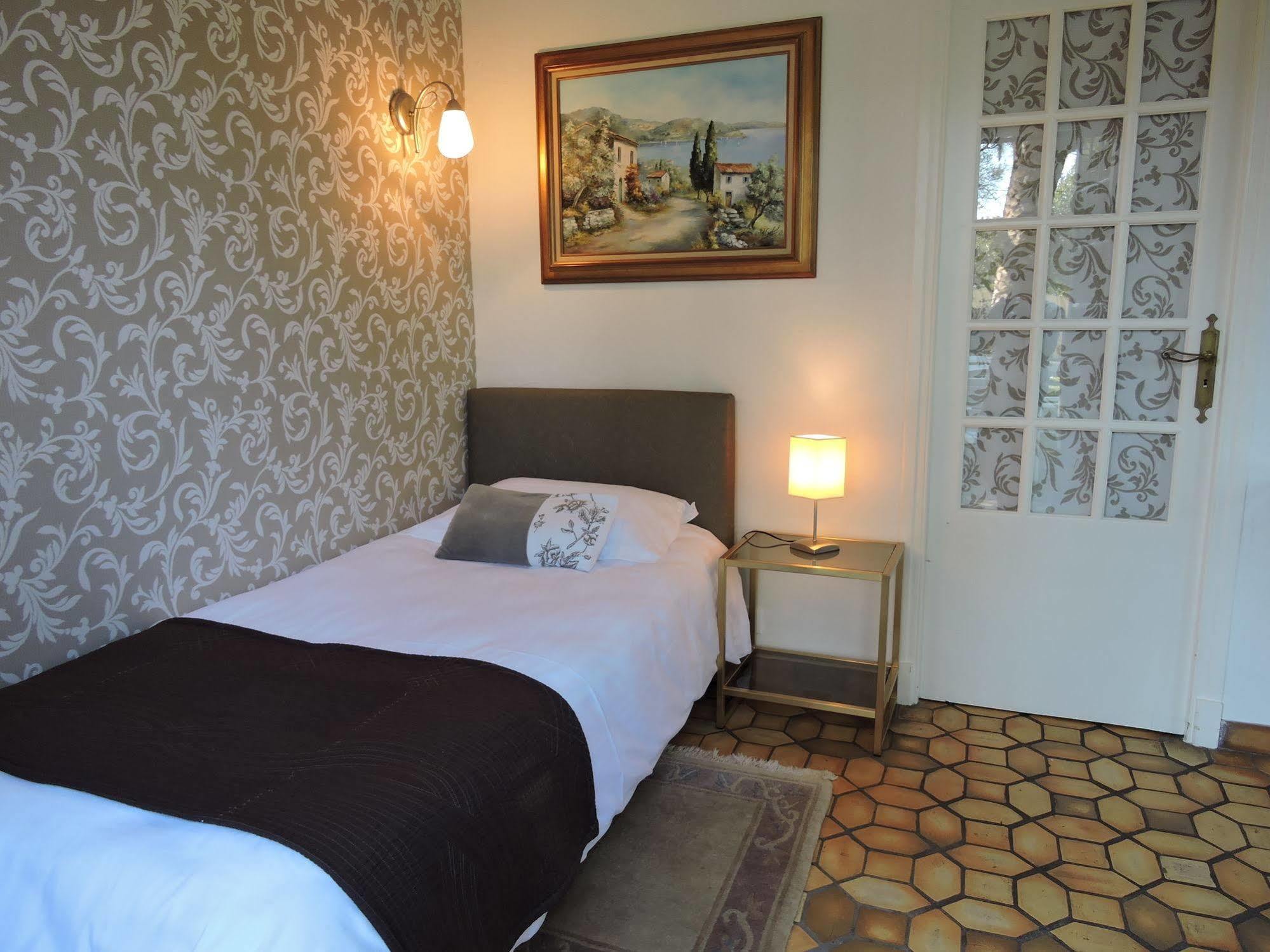 Mas Djoliba Hotel อองทีบส์ ภายนอก รูปภาพ